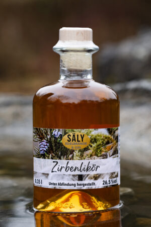 Flasche von Sälys Zirbenlikör